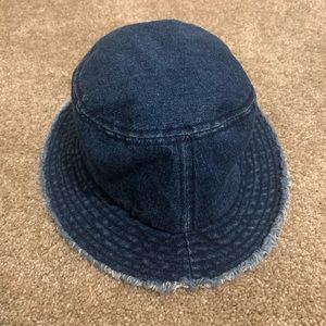 Brandy Melville bucket hat